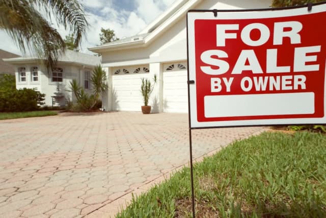 Canadian Snowbirds Selling Florida Properties Face Decisions