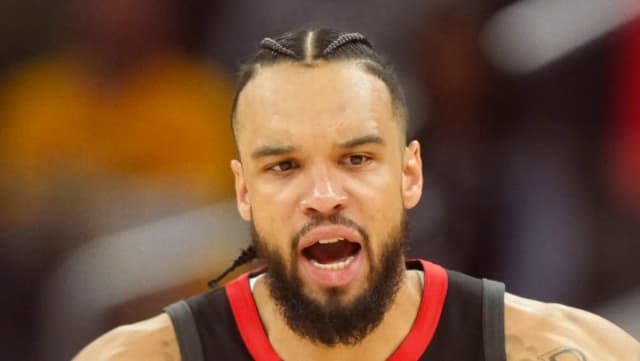 Dillon Brooks Draws Reaction for Swipe at Stephen Curry's Hand