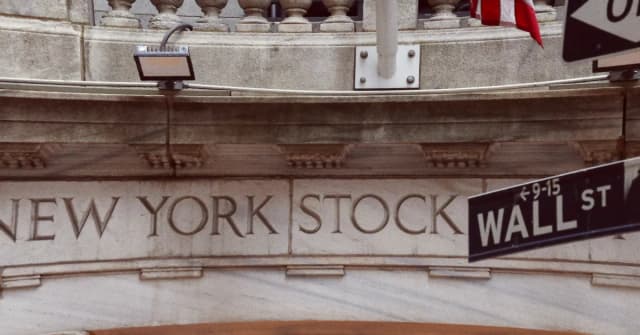 US Stock Market DOW, S&P Futures Climb on Trade, Earnings
