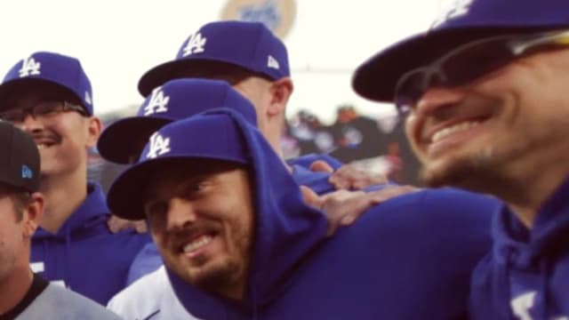 Marlins Manager Receives 2024 World Series Ring From Dodgers