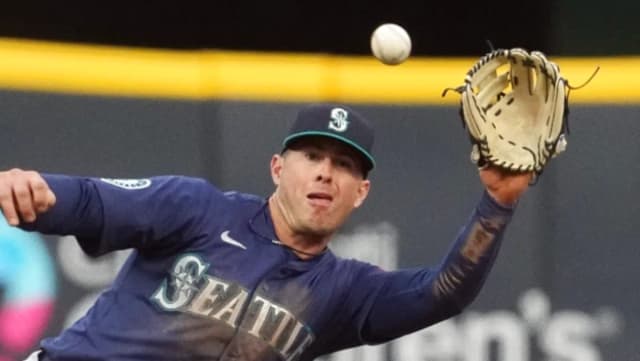 Seattle Mariners Place Infielder/Outfielder Dylan Moore on IL