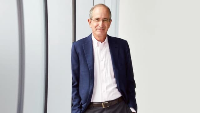 Comcast Chief Brian Roberts Sees Pay Dip To $33.9 Million