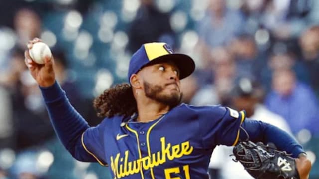 Chicago Cubs Play Milwaukee Brewers in Effort to Achieve Sweep