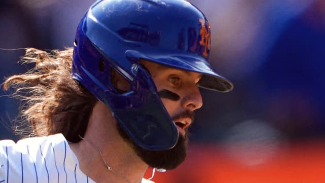 New York Mets Jesse Winker Exits Sunday Game With Right Side Discomfort