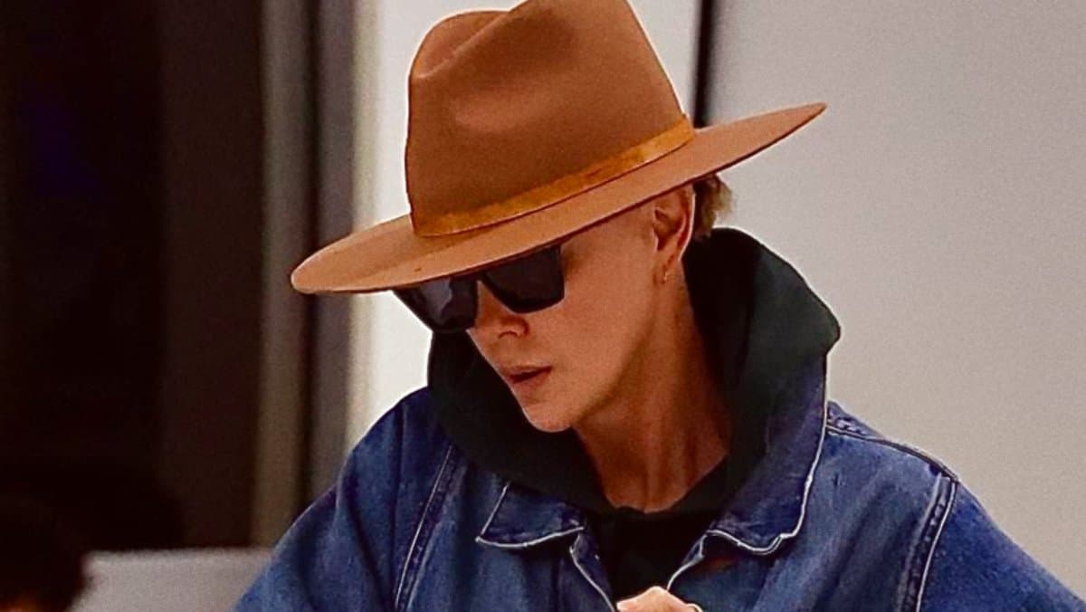 Oscar Winner Charlize Theron Jets From Sydney After Apex Filming
