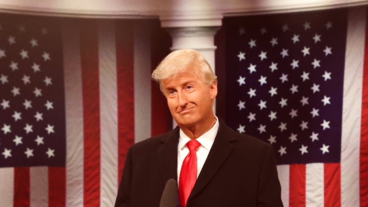 SNL Cold Open Mocks Trump Executive Orders, Belichick Relationship