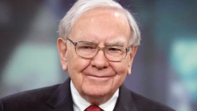 Books Carrying Charlie Munger Wisdom Garner Investor Praise, Recommendations