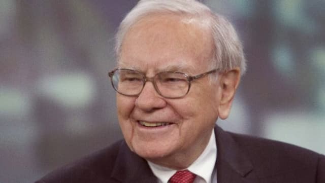 Buffett Defends Coca-Cola and Junk Food Diet at Annual Meeting