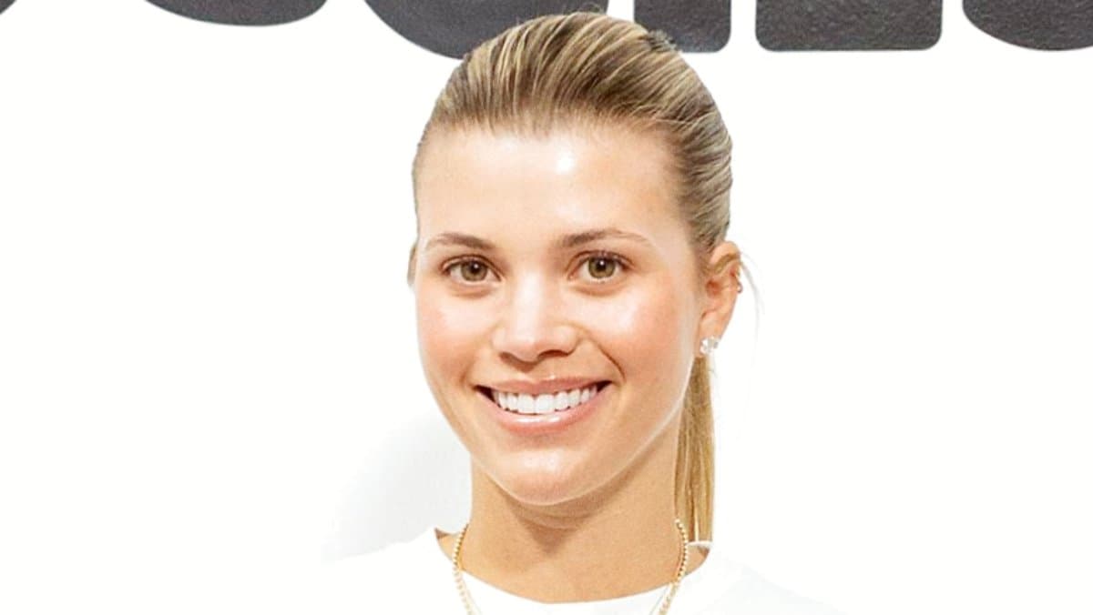 Sofia Richie Posts Photos From Family Beach Vacation With Daughter