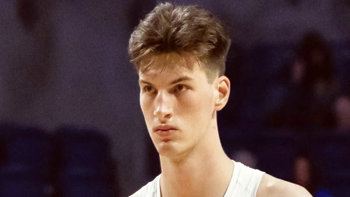 Olivier Rioux Tops List of Tallest Players in College Basketball