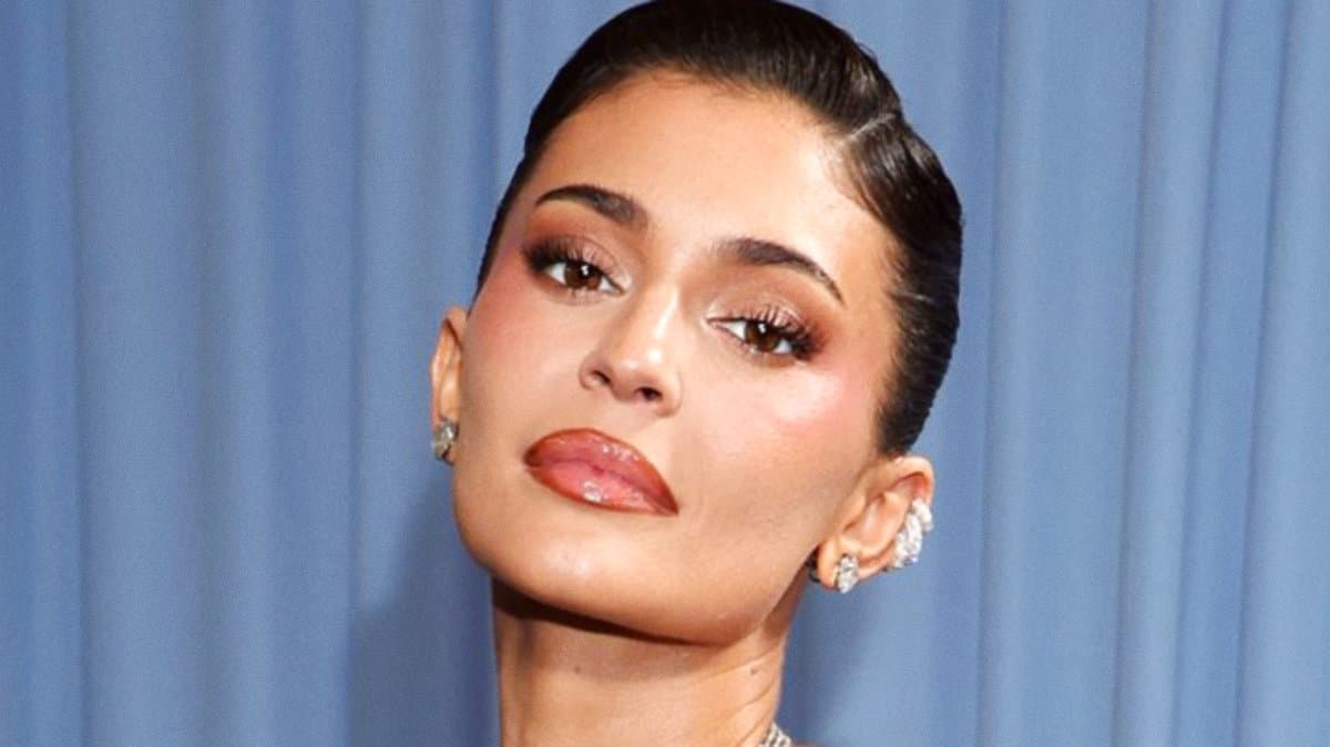Kylie Jenner Attends MET Gala 2025 in Dramatic Black Ferragamo Gown