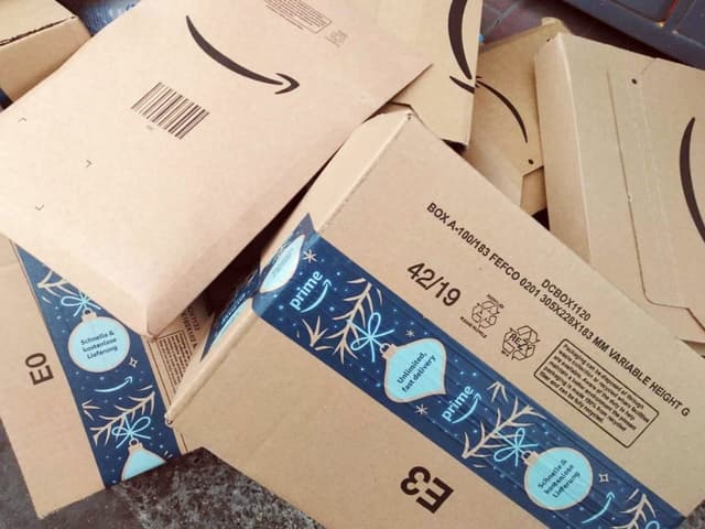 AWS Backlog and Retail Fuel Potential Amazon Stock Rebound