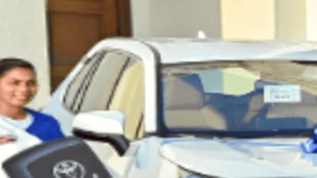 Abu Dhabi Nurses Receive Surprise SUV Gifts Before International Nurses Day