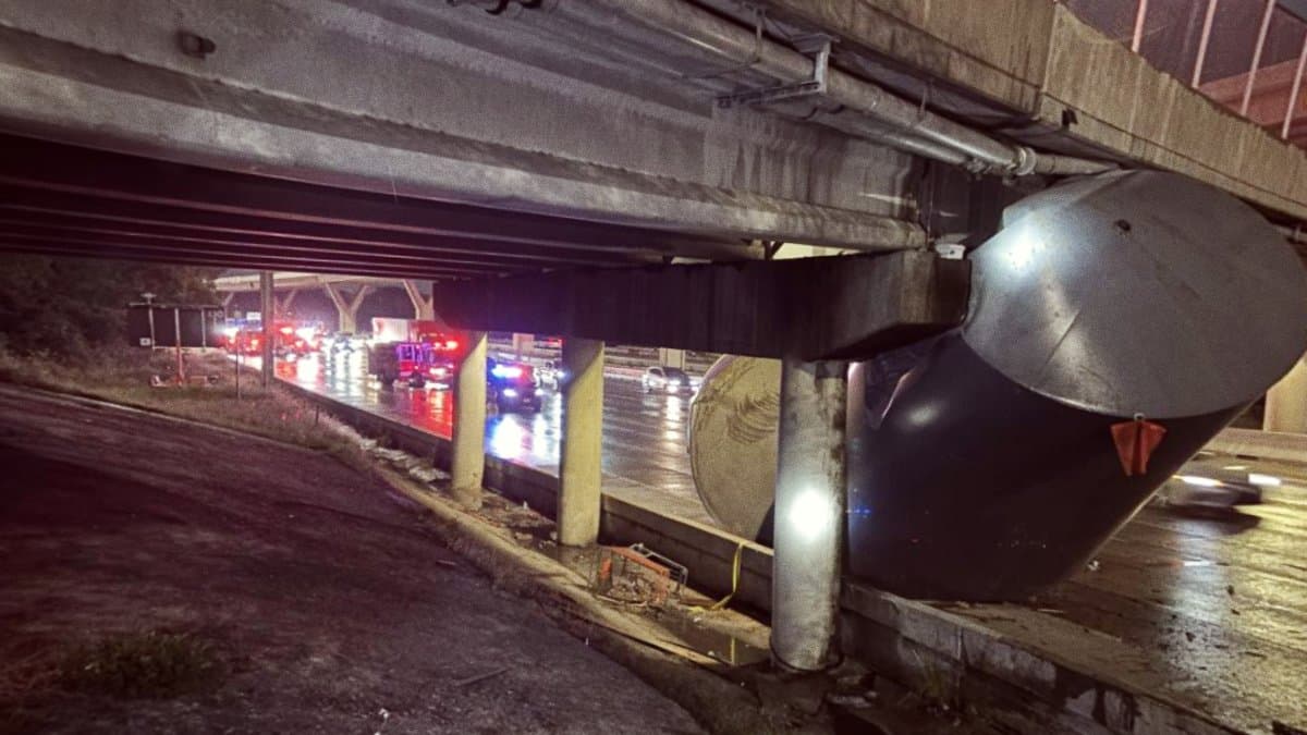 Houston Avenue Bridge Over I-10 Struck by 18-Wheeler, Causing Closures