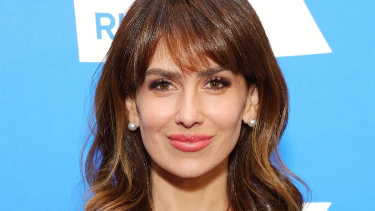 Hilaria Baldwin Attributes Accent Fluctuations to Diagnoses