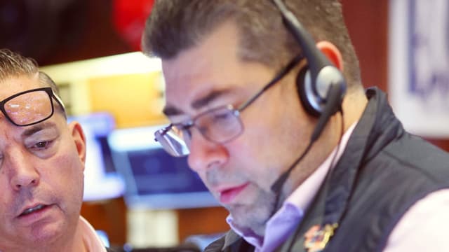Traders Await FED Meeting Decision Amid Rate Speculation