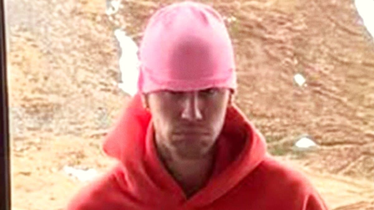 Justin Bieber Appears To Smoke Bong in Photo, Fans Express Concern